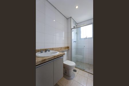 Apartamento à venda com 240m², 3 quartos e 4 vagas Apartamento à venda com 240m², 3 quartos e 4 vagasBanheiro da Suíte 2