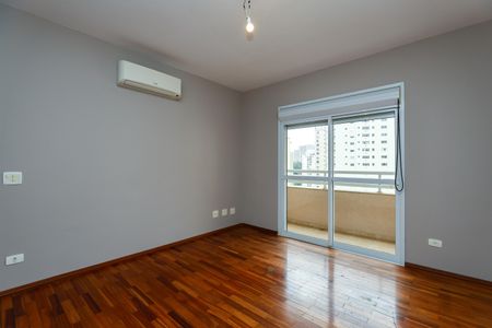 Apartamento à venda com 240m², 3 quartos e 4 vagas Apartamento à venda com 240m², 3 quartos e 4 vagasSuíte 1