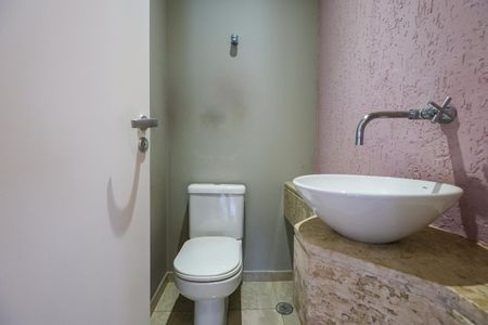 Apartamento à venda com 240m², 3 quartos e 4 vagas Apartamento à venda com 240m², 3 quartos e 4 vagasLavabo