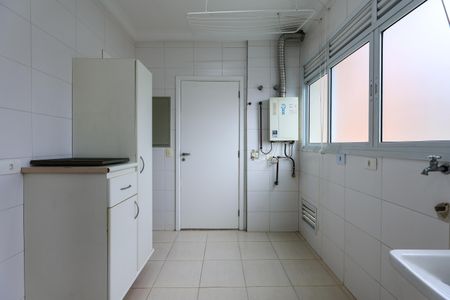 Apartamento à venda com 240m², 3 quartos e 4 vagas Apartamento à venda com 240m², 3 quartos e 4 vagasÁrea de Serviço