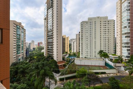 Apartamento à venda com 240m², 3 quartos e 4 vagas Apartamento à venda com 240m², 3 quartos e 4 vagasVista da Suíte 2