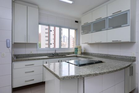 Apartamento à venda com 240m², 3 quartos e 4 vagas Apartamento à venda com 240m², 3 quartos e 4 vagasCozinha