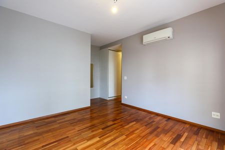 Apartamento à venda com 240m², 3 quartos e 4 vagas Apartamento à venda com 240m², 3 quartos e 4 vagasSuíte 1