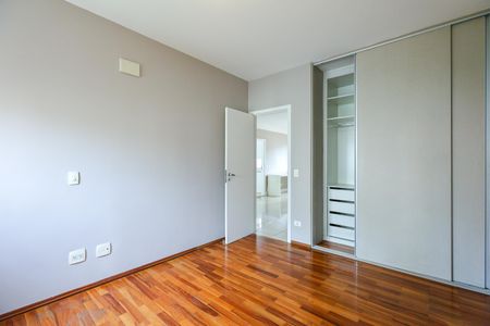 Apartamento à venda com 240m², 3 quartos e 4 vagas Apartamento à venda com 240m², 3 quartos e 4 vagasSuíte 3
