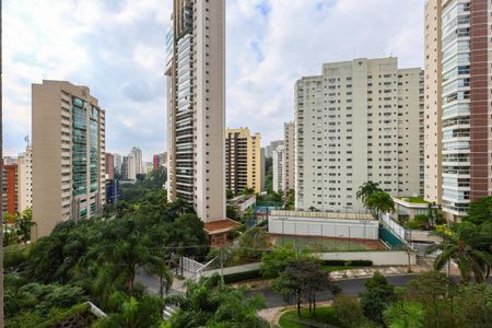 Apartamento à venda com 240m², 3 quartos e 4 vagas Apartamento à venda com 240m², 3 quartos e 4 vagasVista da Suíte 1