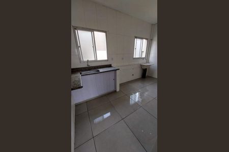 Cozinha de apartamento para alugar com 3 quartos, 70m² em Granada, Uberlândia