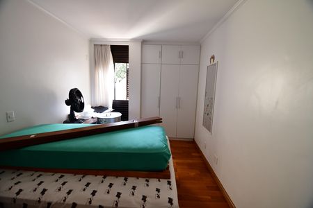 Apartamento à venda com 224m², 4 quartos e 2 vagasQuarto 2