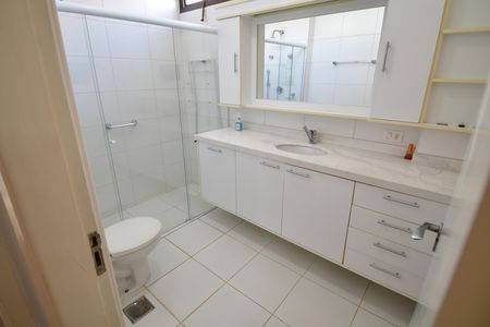 Apartamento à venda com 224m², 4 quartos e 2 vagasBanheiro Social