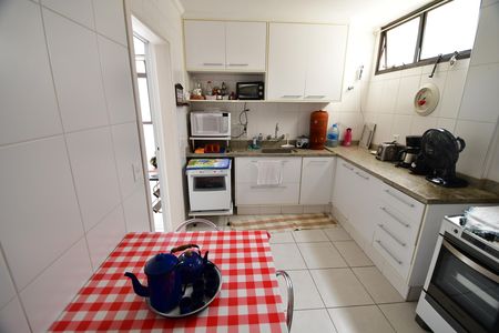 Apartamento à venda com 224m², 4 quartos e 2 vagasCozinha