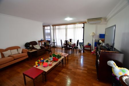 Apartamento à venda com 224m², 4 quartos e 2 vagasSala