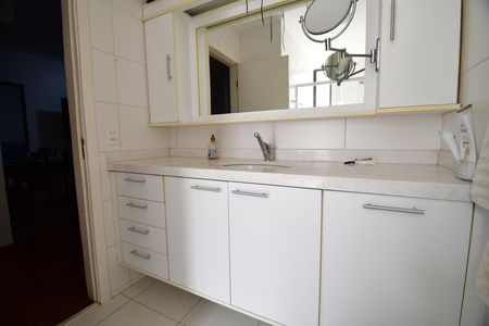 Apartamento à venda com 224m², 4 quartos e 2 vagasBanheiro Suíte
