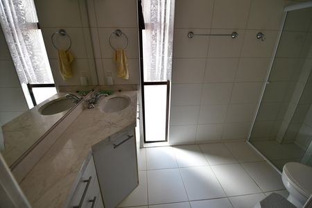Apartamento à venda com 224m², 4 quartos e 2 vagasBanheiro Suíte