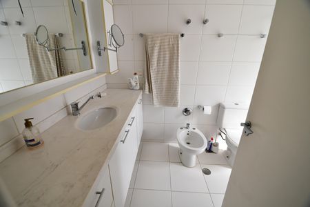 Apartamento à venda com 224m², 4 quartos e 2 vagasBanheiro Suíte