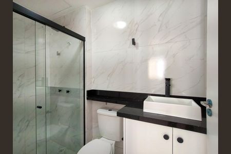 Apartamento à venda com 65m², 3 quartos e 1 vaga Apartamento à venda com 65m², 3 quartos e 1 vagaBanheiro da Suíte