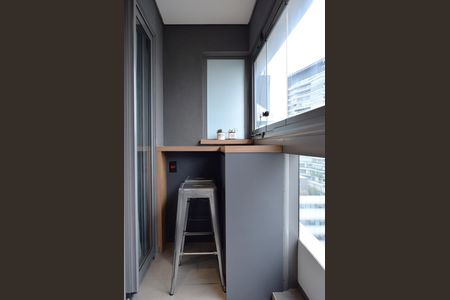 Varanda de apartamento à venda com 1 quarto, 18m² em Pinheiros, São Paulo