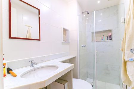 Banheiro Social de apartamento à venda com 3 quartos, 67m² em Del Castilho, Rio de Janeiro
