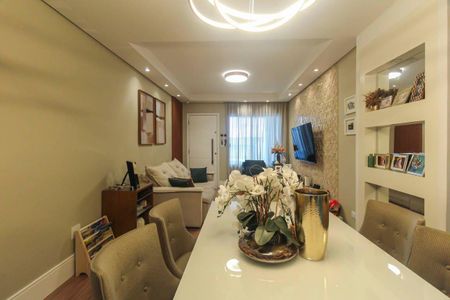 Casa à venda com 240m², 3 quartos e 2 vagasSala