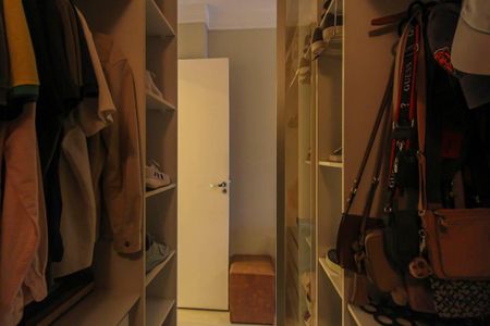 Casa à venda com 240m², 3 quartos e 2 vagasCloset da suíte 1