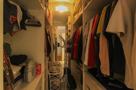 Casa à venda com 240m², 3 quartos e 2 vagasCloset da suíte 1