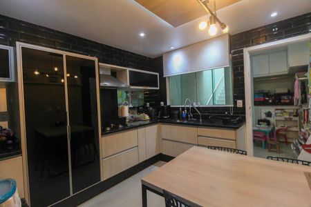 Casa à venda com 240m², 3 quartos e 2 vagasCozinha
