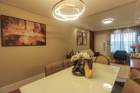 Casa à venda com 240m², 3 quartos e 2 vagasSala
