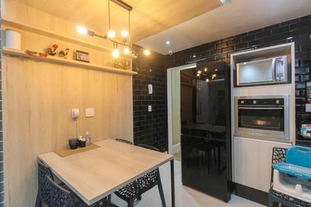 Casa à venda com 240m², 3 quartos e 2 vagasCozinha