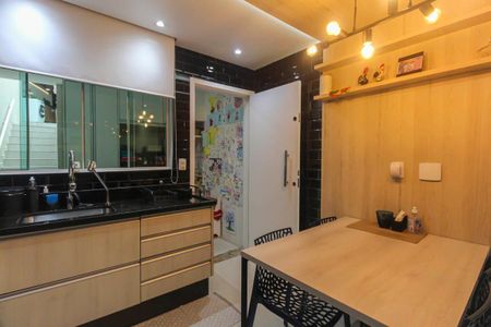 Casa à venda com 240m², 3 quartos e 2 vagasCozinha