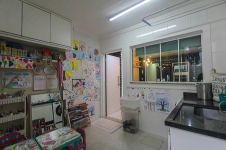Casa à venda com 240m², 3 quartos e 2 vagasÁrea de Serviço
