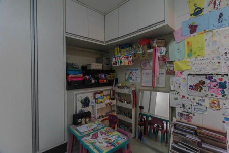Casa à venda com 240m², 3 quartos e 2 vagasÁrea de Serviço