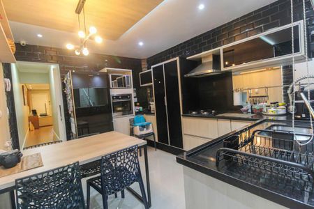 Casa à venda com 240m², 3 quartos e 2 vagasCozinha