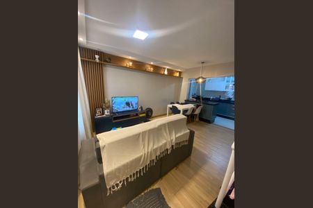 Sala de casa de condomínio para alugar com 2 quartos, 76m² em Vila Bela, São Paulo