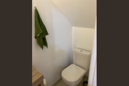 Casa de condomínio à venda com 76m², 2 quartos e 2 vagasBanheiro