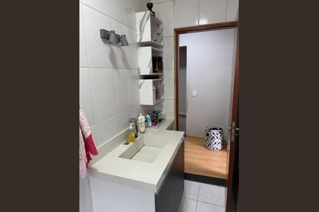 Casa de condomínio à venda com 76m², 2 quartos e 2 vagasBanheiro