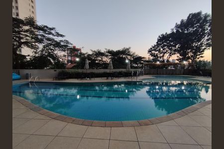 Apartamento à venda com 113m², 3 quartos e 2 vagas Apartamento à venda com 113m², 3 quartos e 2 vagasÁrea comum - Piscina