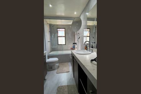 Apartamento à venda com 160m², 4 quartos e 2 vagasBanheiro da Suíte 1
