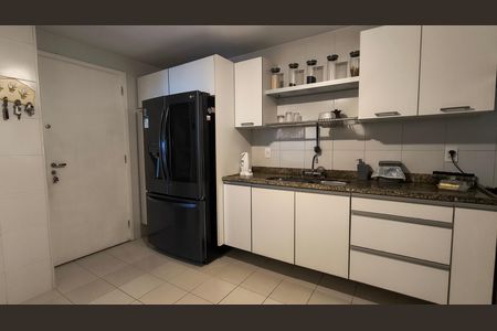 Apartamento à venda com 160m², 4 quartos e 2 vagasCozinha e Área de Serviço 