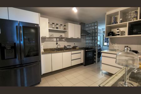 Apartamento à venda com 160m², 4 quartos e 2 vagasCozinha e Área de Serviço 