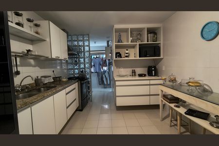Apartamento à venda com 160m², 4 quartos e 2 vagasCozinha e Área de Serviço 