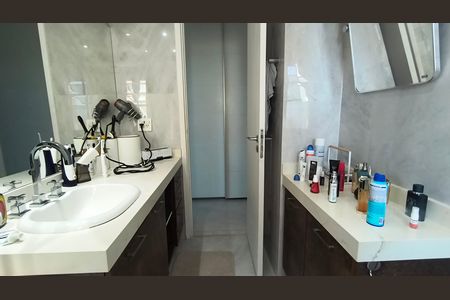 Apartamento à venda com 160m², 4 quartos e 2 vagasBanheiro da Suíte 1