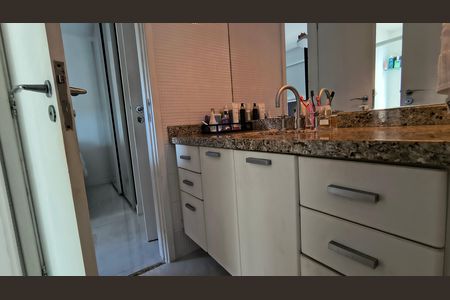 Apartamento à venda com 160m², 4 quartos e 2 vagasBanheiro da Suíte 2 e 2
