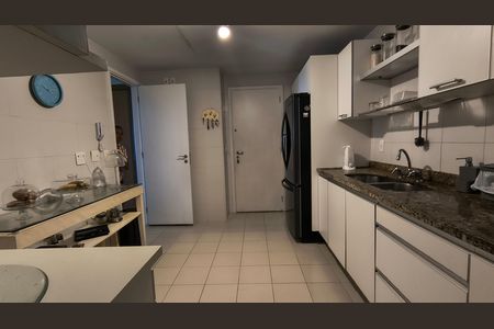 Apartamento à venda com 160m², 4 quartos e 2 vagasCozinha e Área de Serviço 