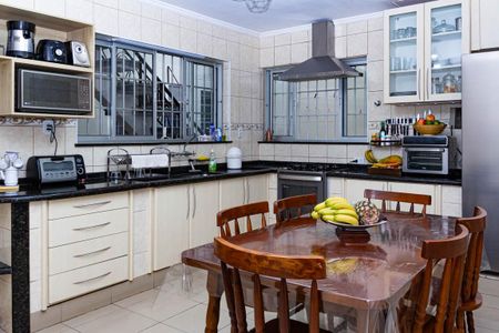 Casa à venda com 4 quartos, 303m² em Vila Carrão, São Paulo