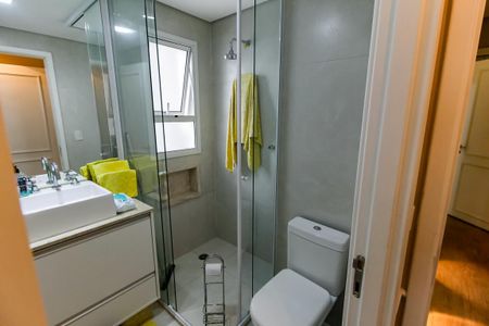 Apartamento para alugar com 240m², 3 quartos e 4 vagas Apartamento para alugar com 240m², 3 quartos e 4 vagasBanheiro da Suíte 1