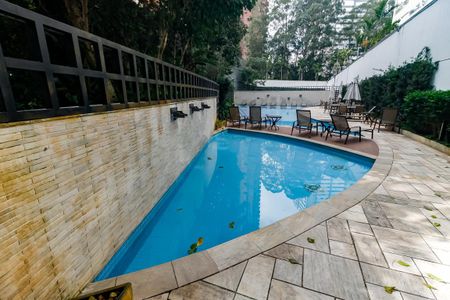 Apartamento para alugar com 240m², 3 quartos e 4 vagas Apartamento para alugar com 240m², 3 quartos e 4 vagasÁrea comum - Piscina