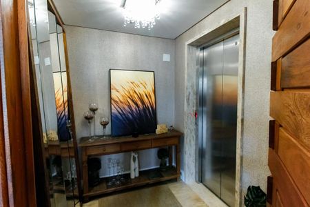 Apartamento para alugar com 240m², 3 quartos e 4 vagas Apartamento para alugar com 240m², 3 quartos e 4 vagasHall