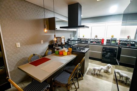 Apartamento para alugar com 240m², 3 quartos e 4 vagas Apartamento para alugar com 240m², 3 quartos e 4 vagasCozinha - Armários