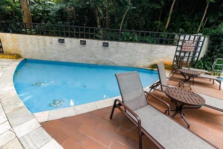 Apartamento para alugar com 240m², 3 quartos e 4 vagas Apartamento para alugar com 240m², 3 quartos e 4 vagasÁrea comum - Piscina