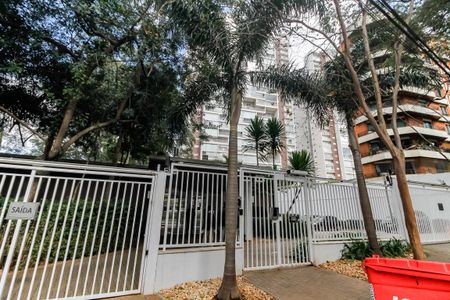 Apartamento para alugar com 240m², 3 quartos e 4 vagas Apartamento para alugar com 240m², 3 quartos e 4 vagasFachada e portaria