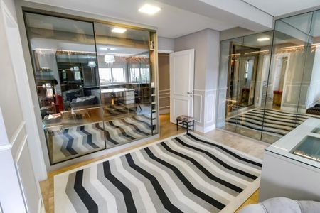 Apartamento para alugar com 240m², 3 quartos e 4 vagas Apartamento para alugar com 240m², 3 quartos e 4 vagasCloset da suíte 2