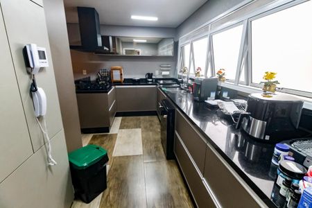 Apartamento para alugar com 240m², 3 quartos e 4 vagas Apartamento para alugar com 240m², 3 quartos e 4 vagasCozinha - Armários